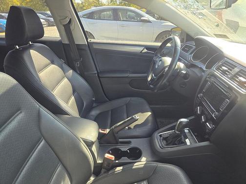 2015 Volkswagen Jetta 2.0L TDI SE w/Connectivity