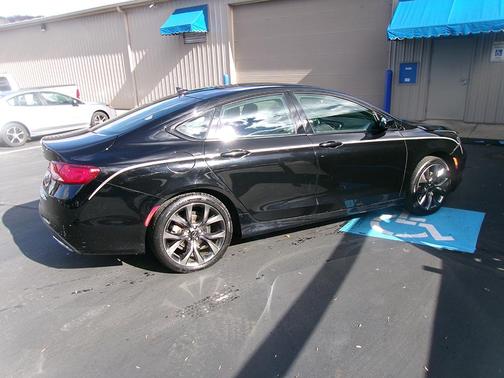 2016 Chrysler 200 S