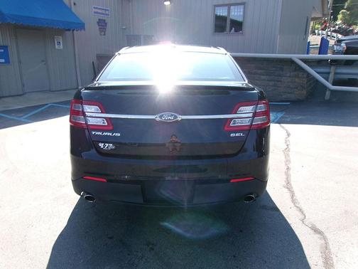 2017 Ford Taurus SEL