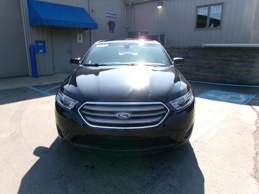 2017 Ford Taurus SEL