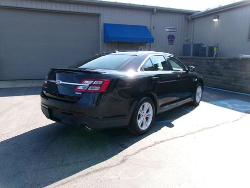 2017 Ford Taurus SEL