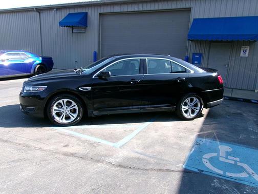 2017 Ford Taurus SEL