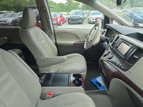 2013 Toyota Sienna XLE