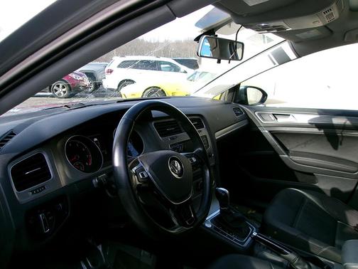 2016 Volkswagen Golf TSI