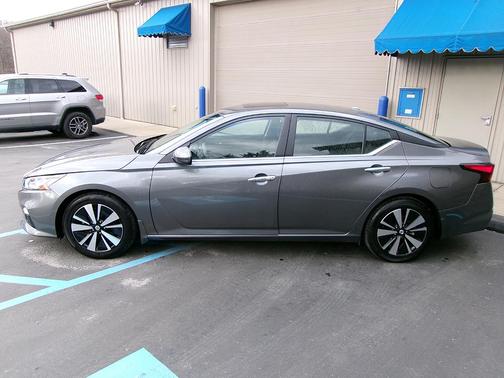 2022 Nissan Altima 2.5 SV