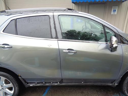 Photo 4 of 26 of 2014 Buick Encore Premium
