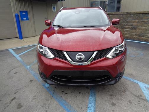 Photo 2 of 18 of 2019 Nissan Rogue Sport SV