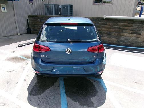 2017 Volkswagen Golf TSI S 4-Door
