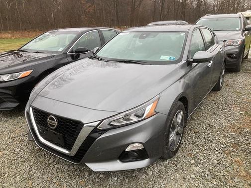 Photo 2 of 5 of 2019 Nissan Altima 2.5 SV