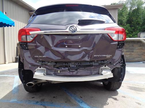 Photo 3 of 20 of 2017 Buick Envision Preferred