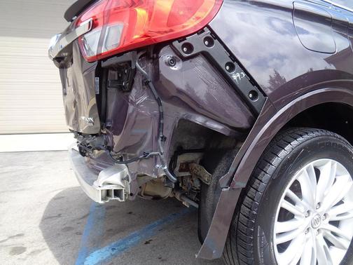 Photo 4 of 20 of 2017 Buick Envision Preferred