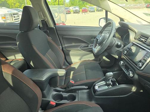 2022 Nissan Versa 1.6 SR