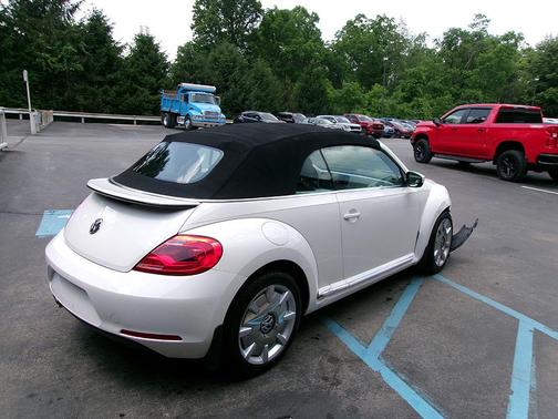2014 Volkswagen Beetle 2.5L w/Sound/Nav
