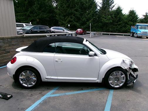 2014 Volkswagen Beetle 2.5L w/Sound/Nav