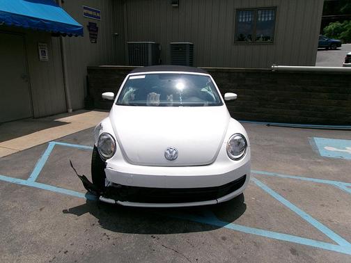 2014 Volkswagen Beetle 2.5L w/Sound/Nav