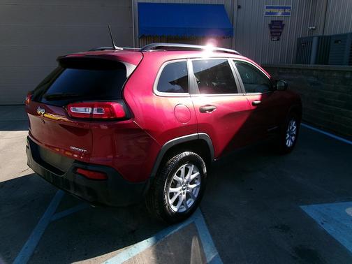 2017 Jeep Cherokee Sport