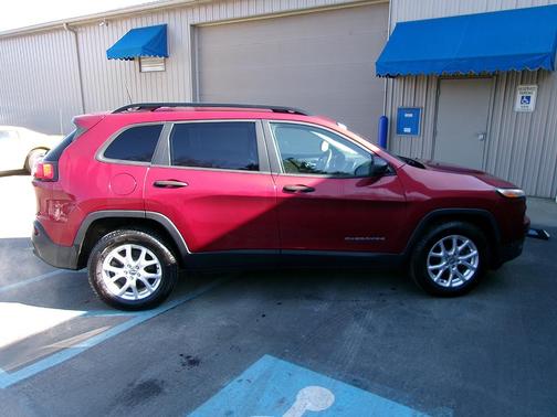 2017 Jeep Cherokee Sport