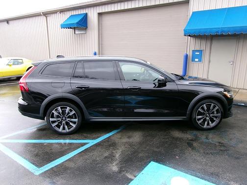 2021 Volvo V60 Cross Country T5
