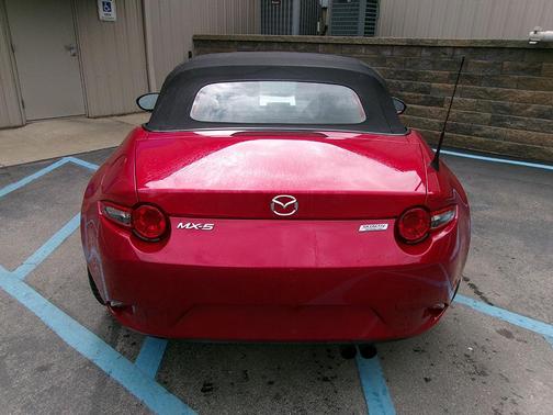 2016 Mazda MX-5 Miata Sport