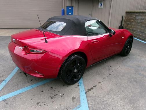 2016 Mazda MX-5 Miata Sport