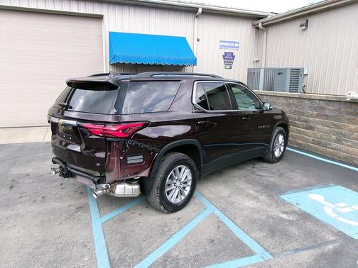 2022 Chevrolet Traverse LT Cloth