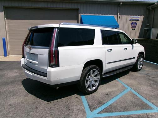 2017 Cadillac Escalade ESV Luxury