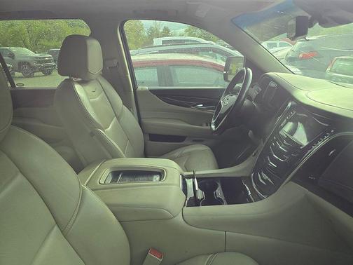 2017 Cadillac Escalade ESV Luxury