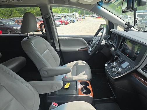 2015 Toyota Sienna XLE
