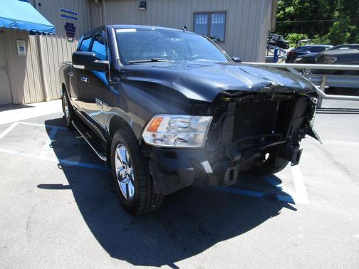 2017 RAM 1500 SLT