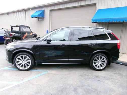 2016 Volvo XC90 T6 Momentum