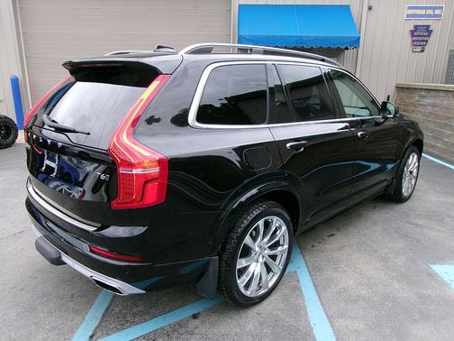 2016 Volvo XC90 T6 Momentum