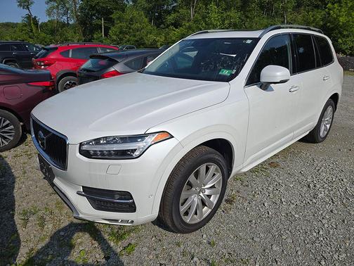 2016 Volvo XC90 T6 Momentum