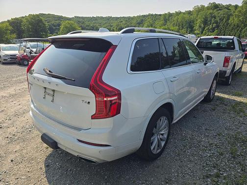 2016 Volvo XC90 T6 Momentum
