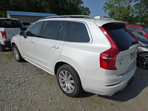 2016 Volvo XC90 T6 Momentum