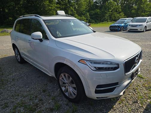 2016 Volvo XC90 T6 Momentum