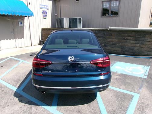 2018 Volkswagen Passat 2.0T SE