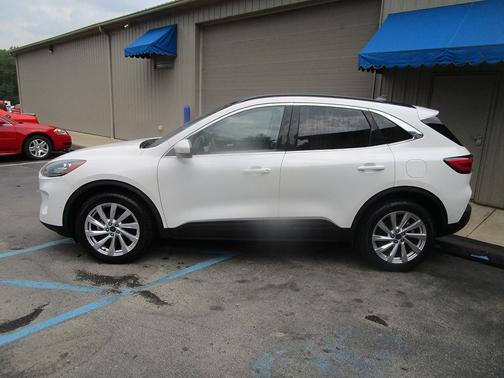 2022 Ford Escape Titanium