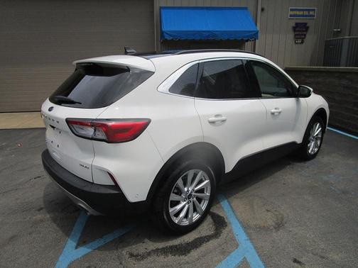 2022 Ford Escape Titanium