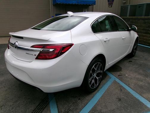 2017 Buick Regal Turbo Sport Touring