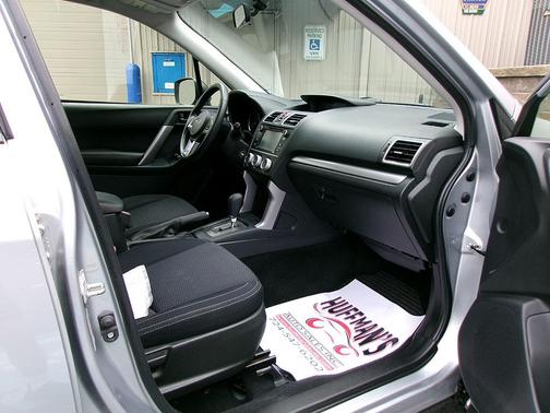 Ice Silver Metallic 2018 Subaru Forester 2.5i