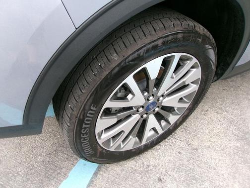 2022 Ford Escape Titanium