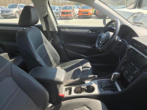 2020 Volkswagen Passat 2.0T SE