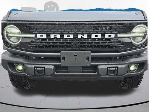CARBONIZED GRAY METALLIC 2025 Ford Bronco Badlands