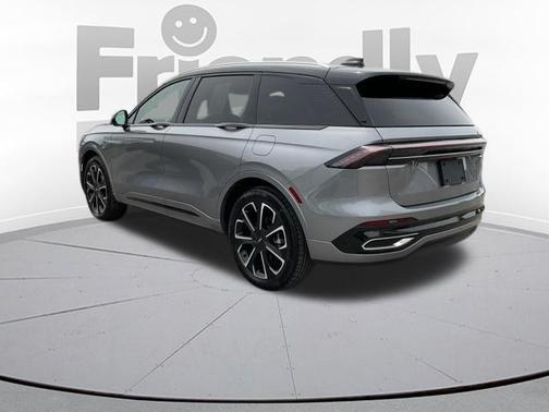 LUSTROUS GRAY METALLIC 2025 Lincoln Nautilus Reserve