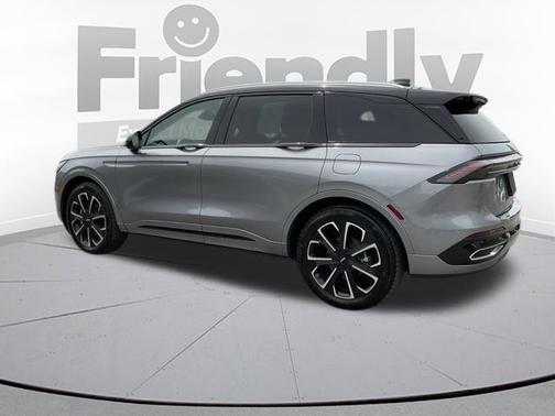 LUSTROUS GRAY METALLIC 2025 Lincoln Nautilus Reserve