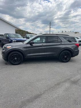 MAGNETIC METALLIC 2020 Ford Explorer XLT