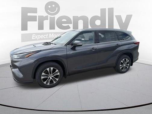 Magnetic Gray Metallic 2021 Toyota Highlander XLE