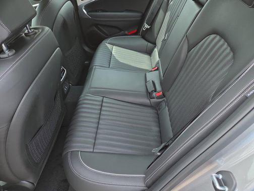 2026 Genesis G70 2.5T RWD Prestige