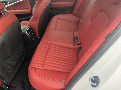 2025 Genesis G70 2.5T RWD