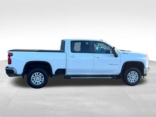 Summit White 2022 Chevrolet Silverado 2500 LT